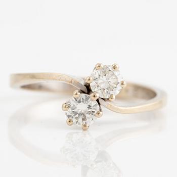 Ring, sibling ring, 18K white gold with two brilliant-cut diamonds.