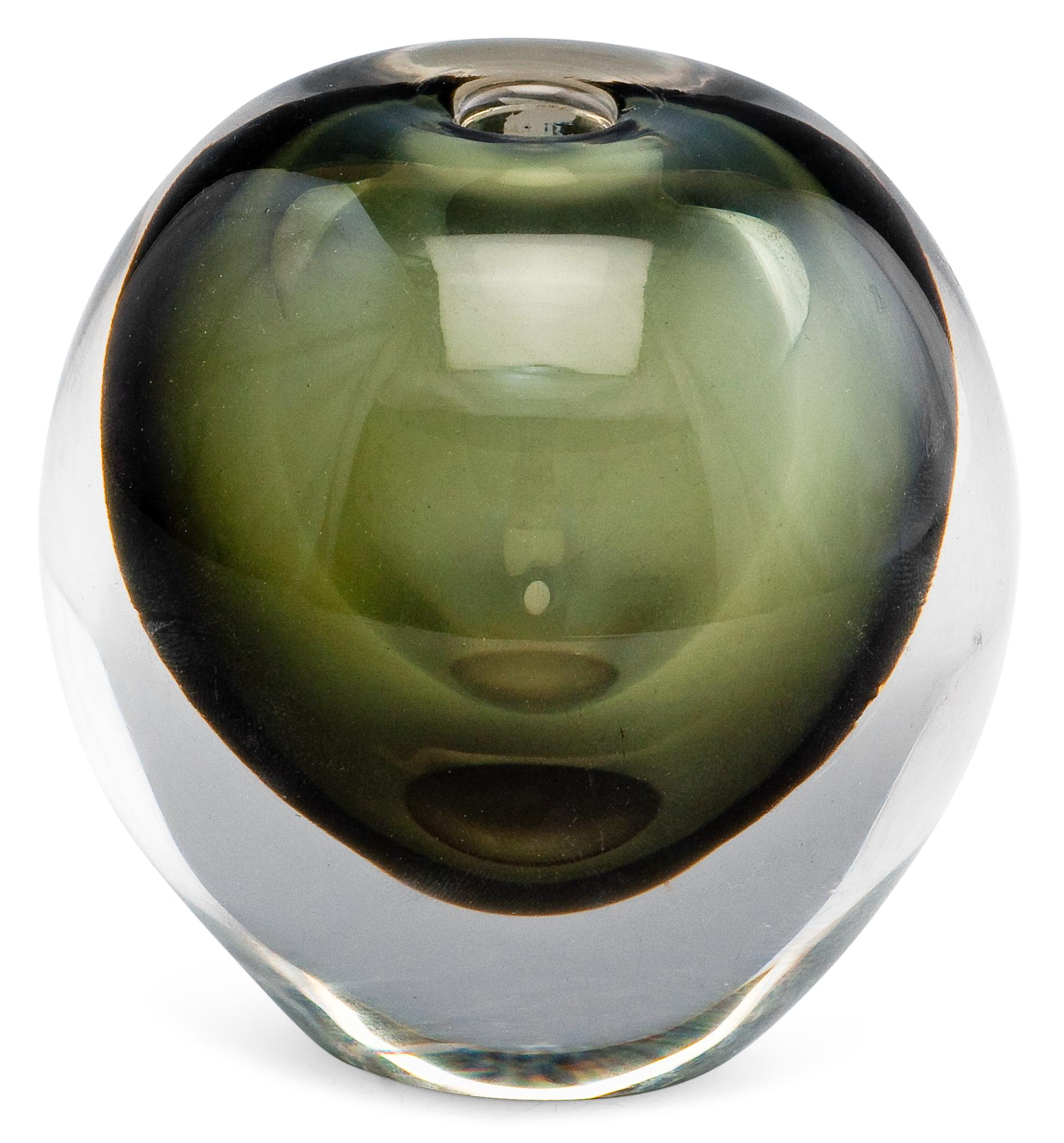 Tapio Wirkkala, A VASE.