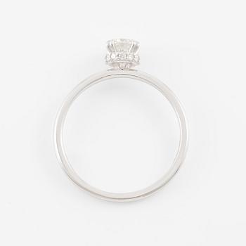 Ring 14K vitguld med briljantslipade diamanter.