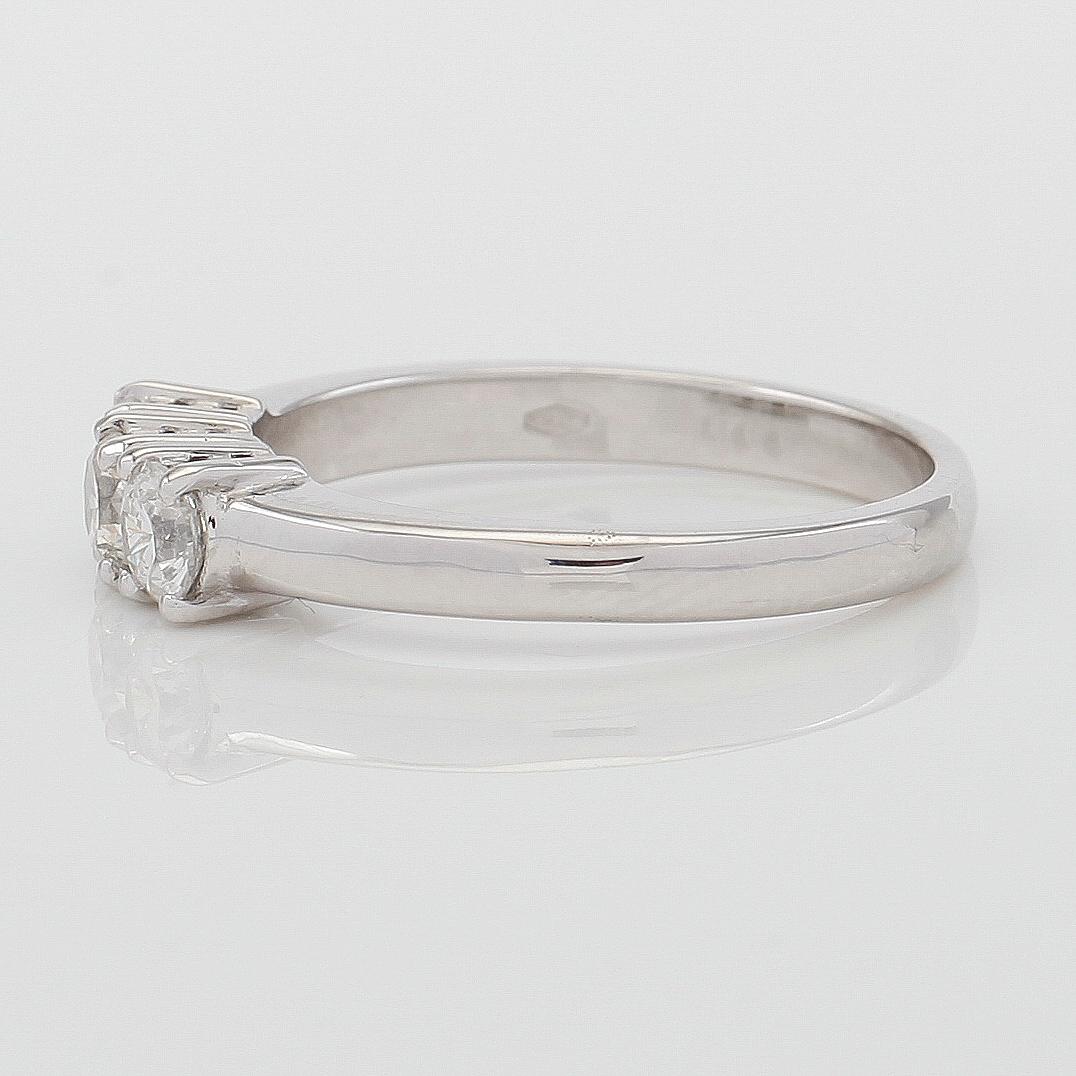 RING, 18K vitguld och diamanter tot ca 0.70 ct.
