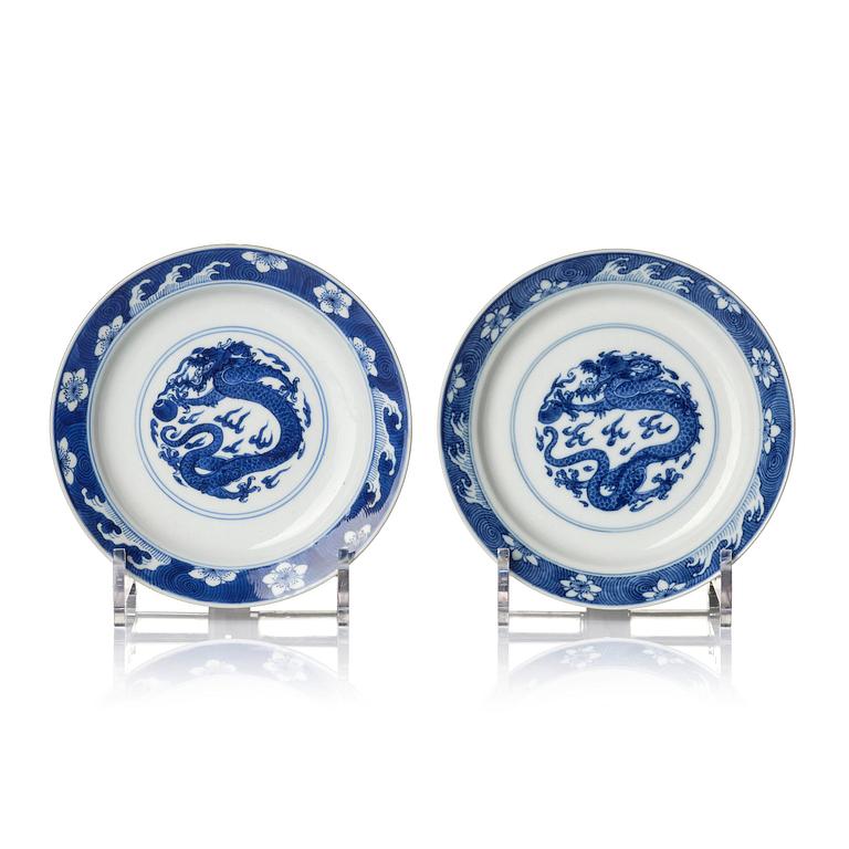 A pair of blue and white 'dragon' dishes, Qing dynasty, Kangxi (1662-1722).