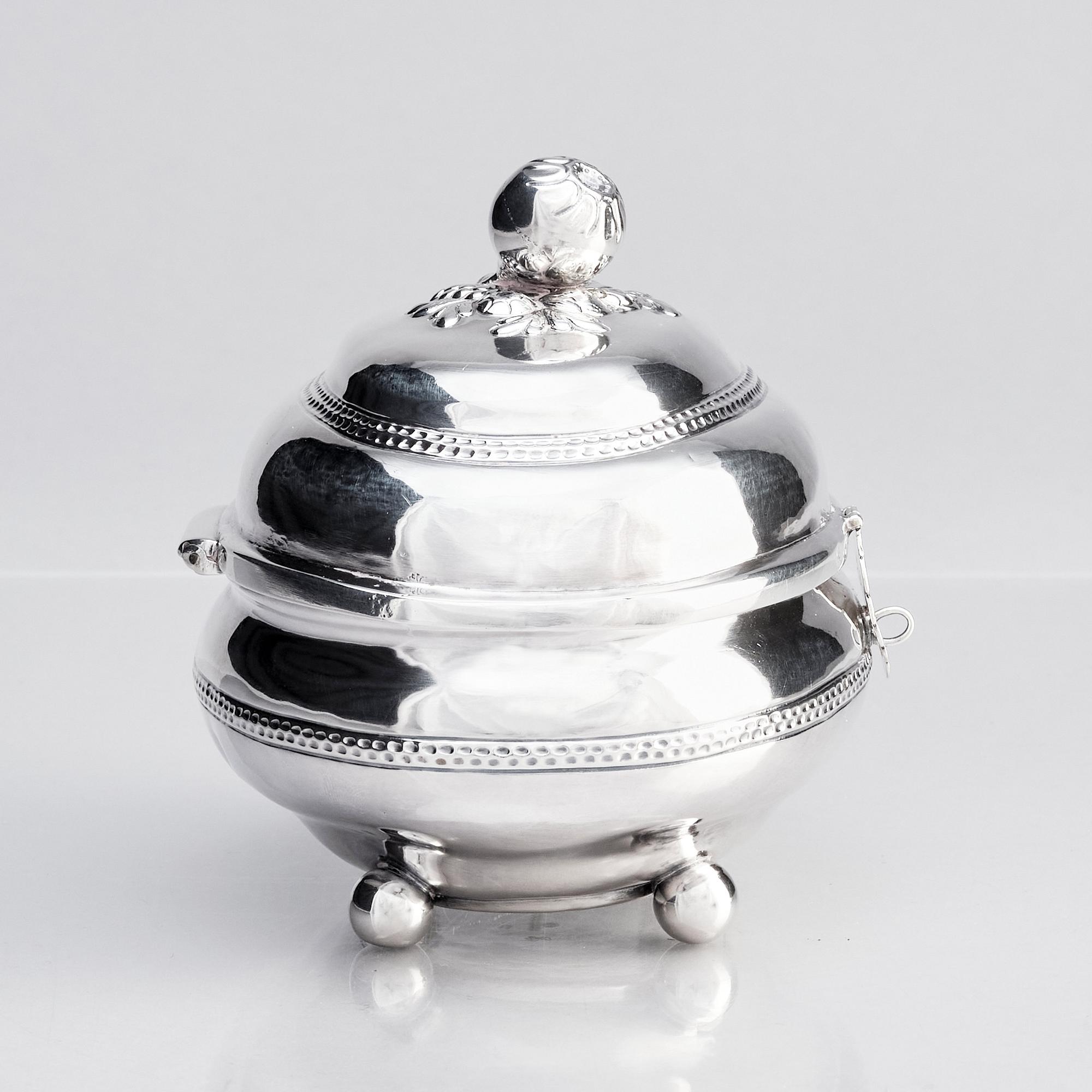 A German 18th century silver sugar casket, unidentified makers mark, Nürnberg 1787-1791.