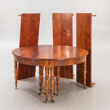 A Neo Renaissance mahogany dining table later part of the 19th century.