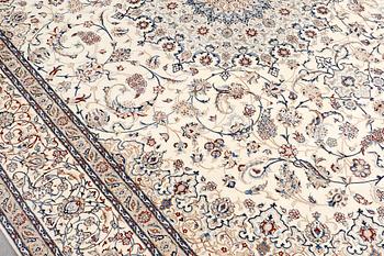 A part silk Nain carpet, approx. 4LAA, 400 x 300 cm.