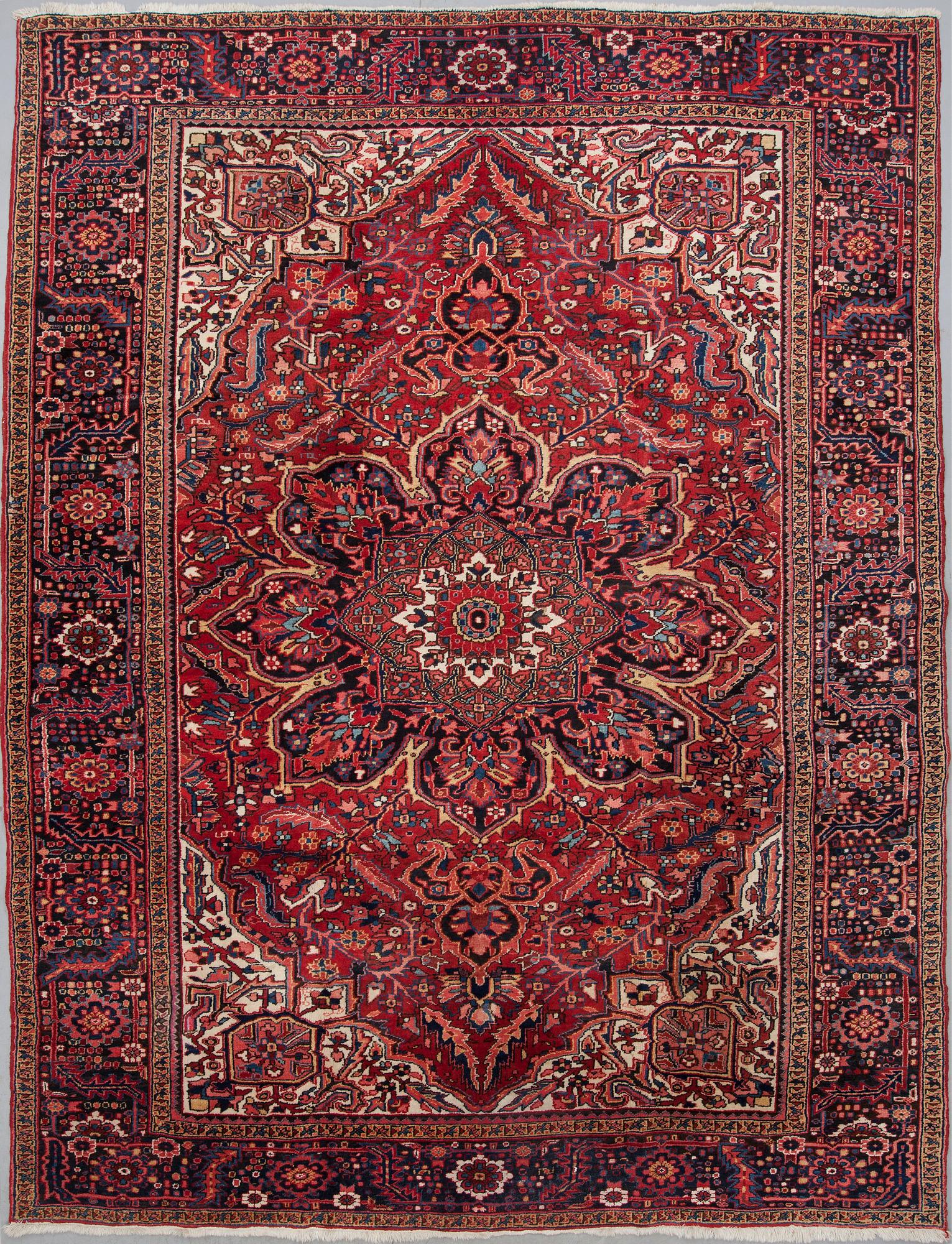 MATTA, semiantik, Heris, ca 335 X 254 cm.