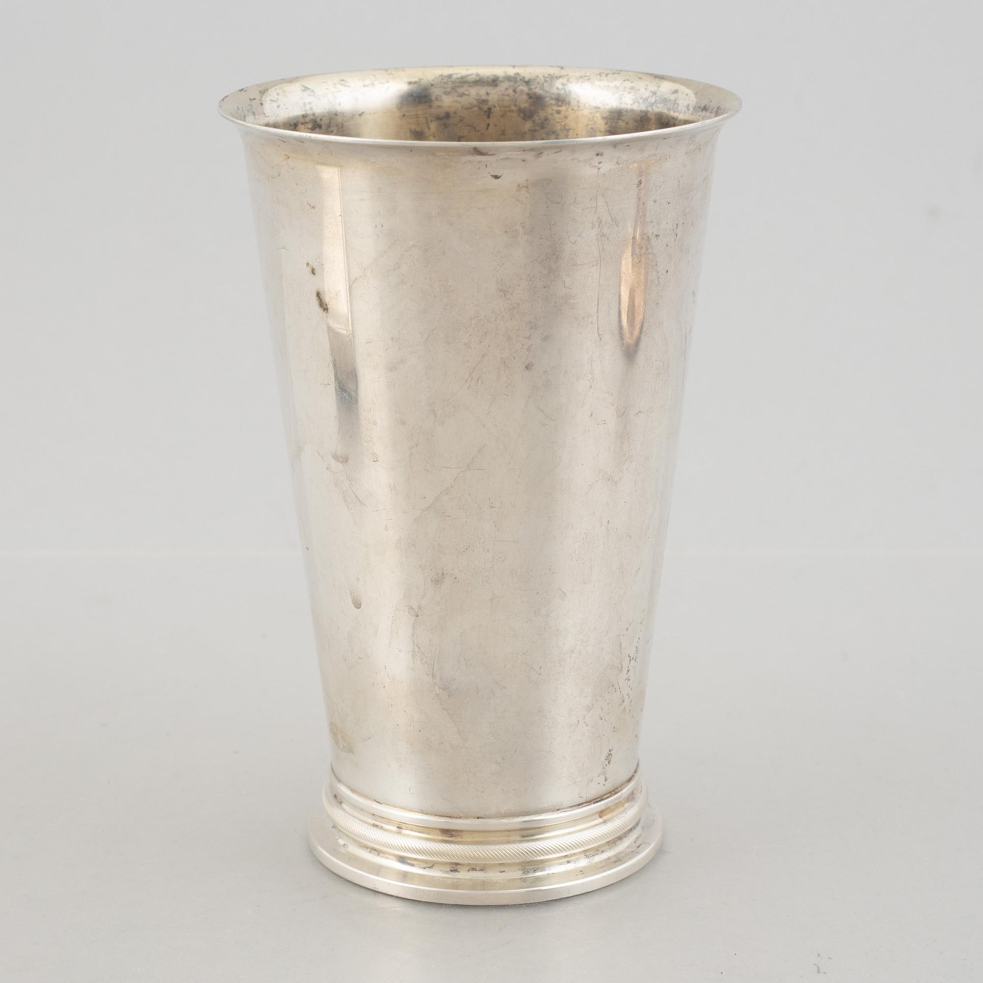 A Swedish silver beaker, an inkwell and a box, including Hugo Grun & Co, Stockholm 1948.