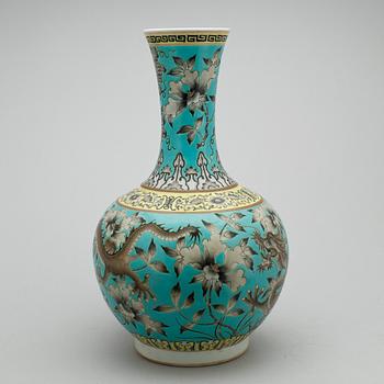 VAS, porslin, Kina, 1900-talets slut.