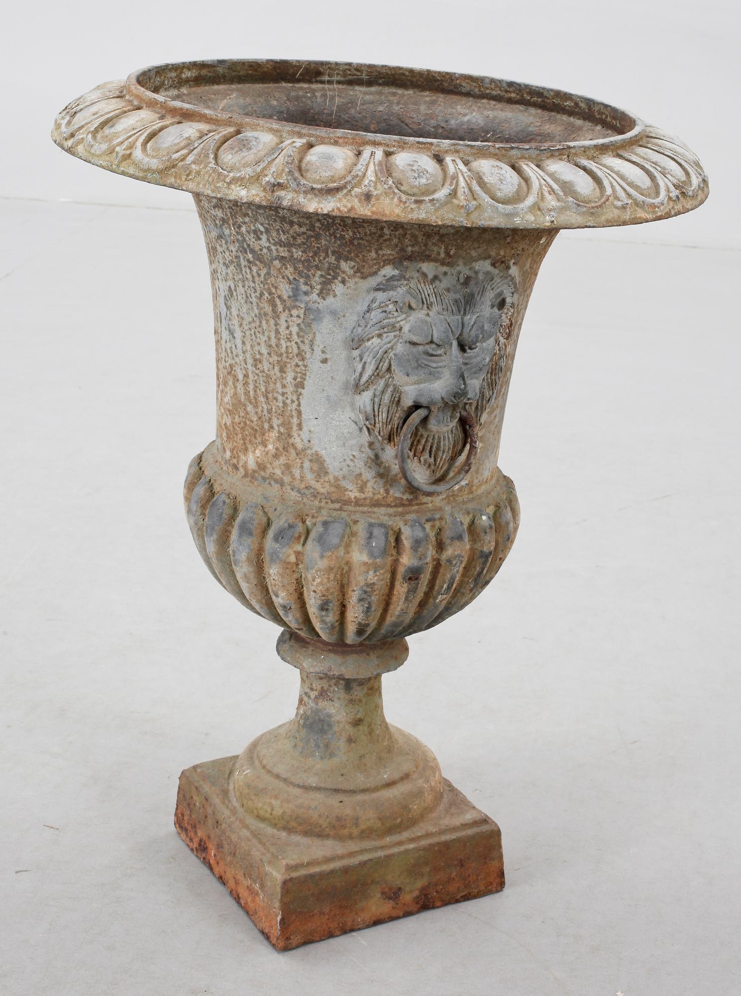 TRÄDGÅRDSURNA, gjutjärn, 1900-talets början.