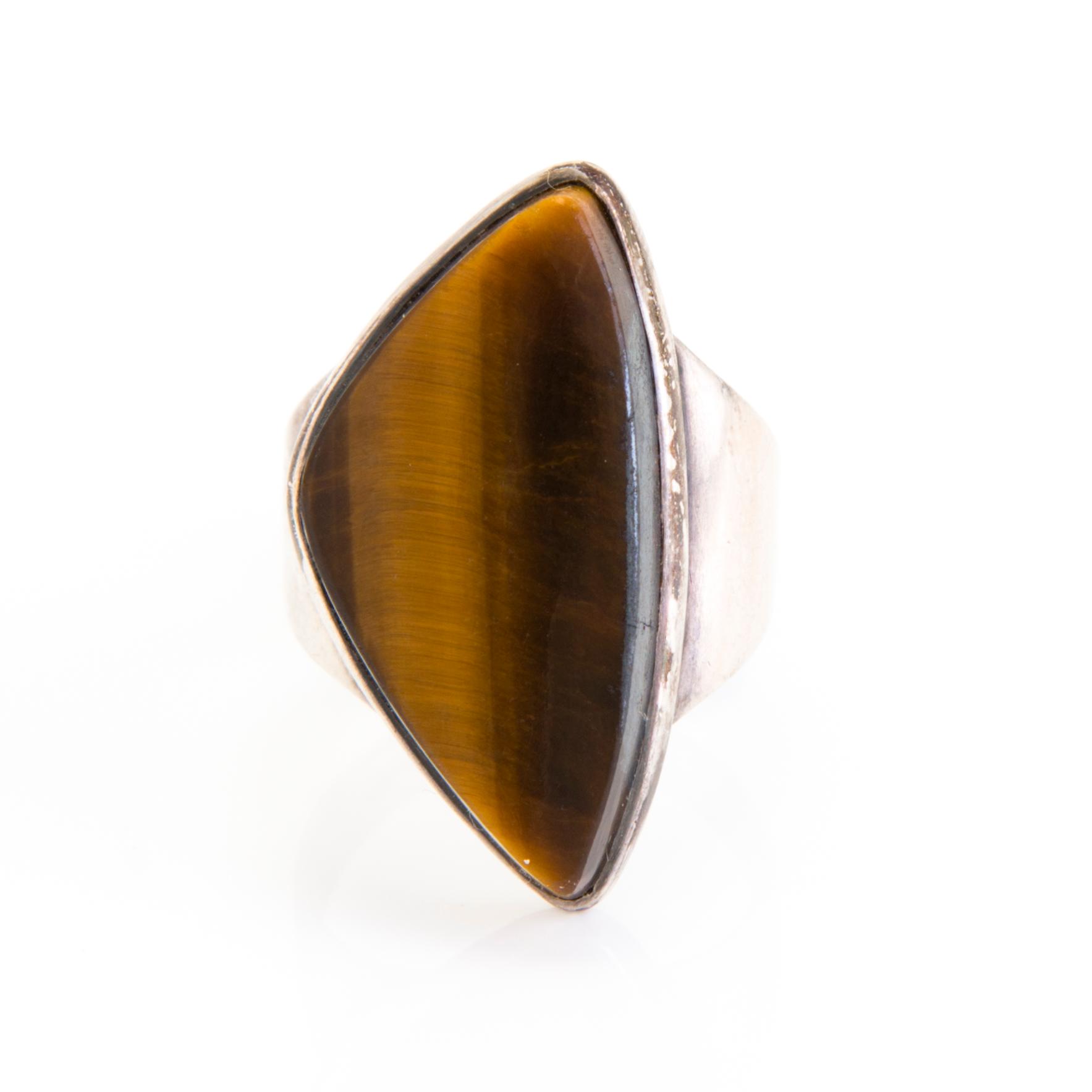 RIIPUS ja SORMUS, hopeaa, tiikerinsilmä, 1961.