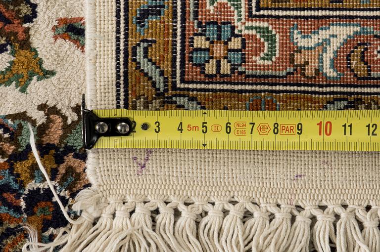 A Kashmir silk carpet. Circa 221 x 136 cm.