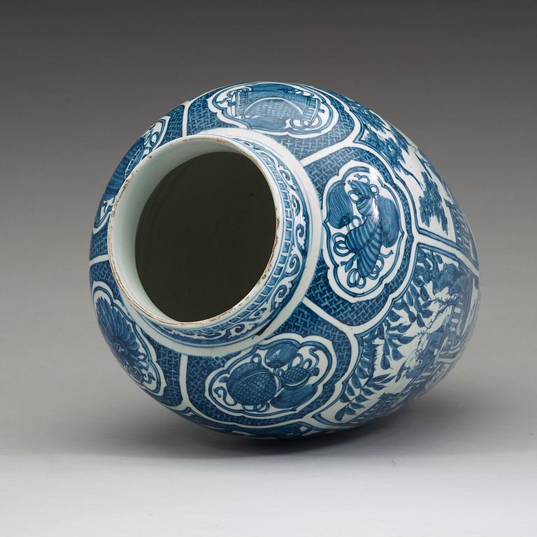 A large blue and white jar, Ming dynasty, Wanli (1573-1620).