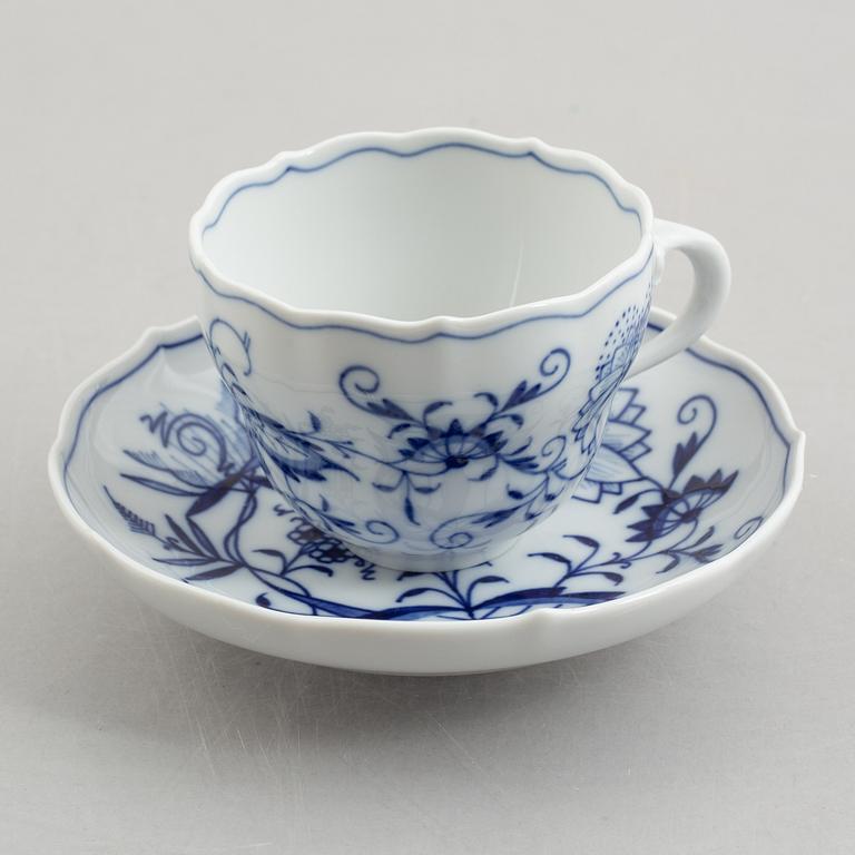 29 pieces of a "Zwiebelmuster" porcelain service, Meissen, Germany.