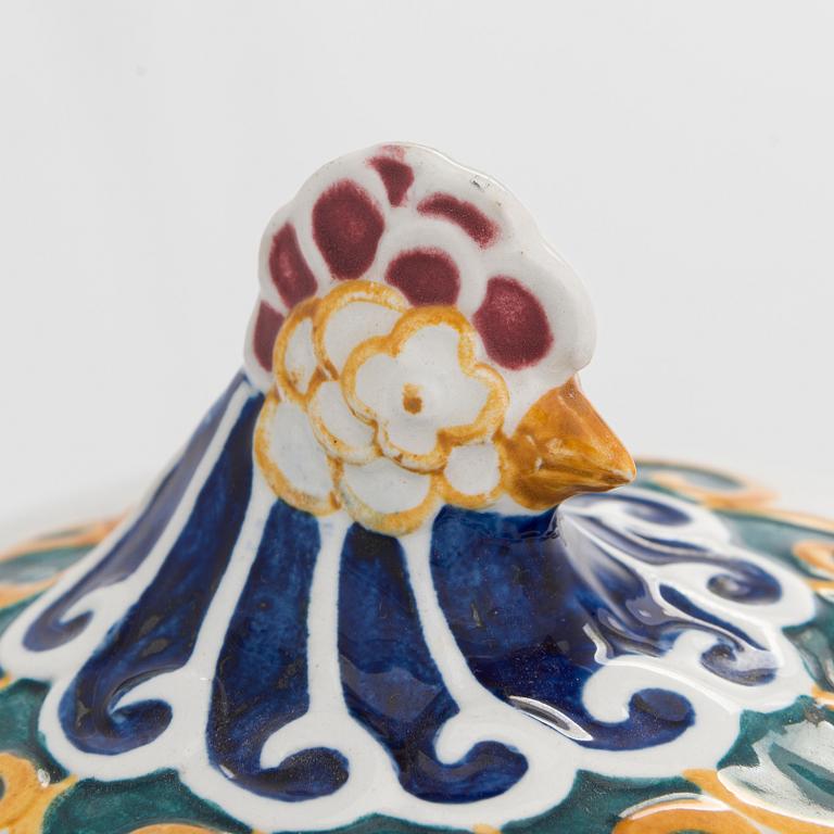 Alf Wallander, a flintware bowl with lid, Rörstrand, early 20th century.