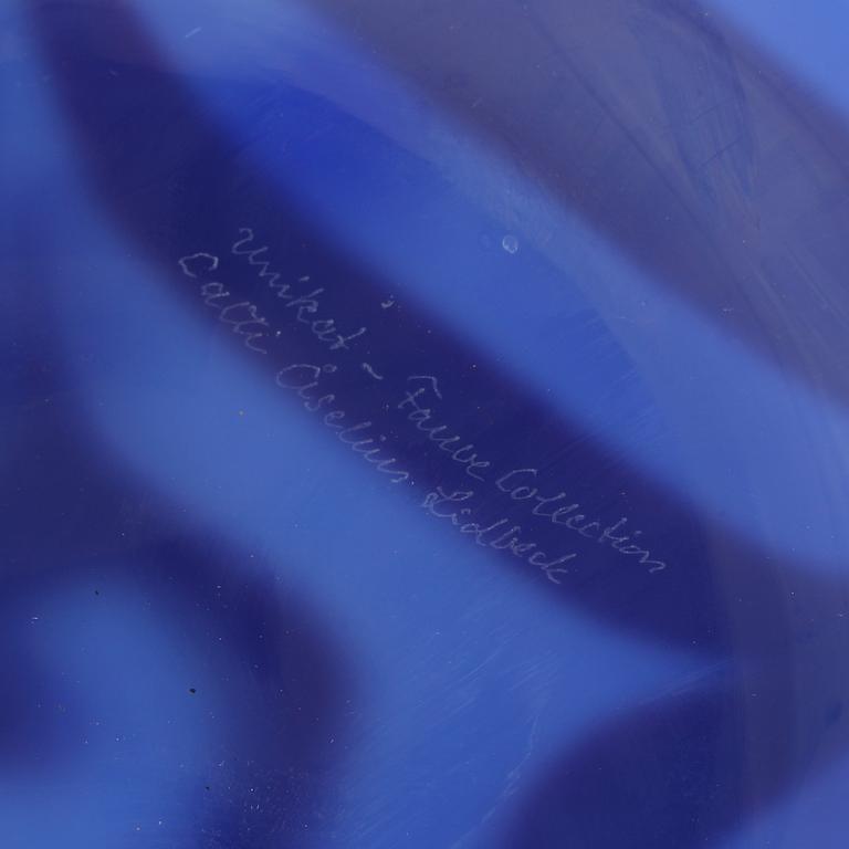 A unique glass dish, designed by Catti Åsélius Lidbeck, Fauve Collection, signed.