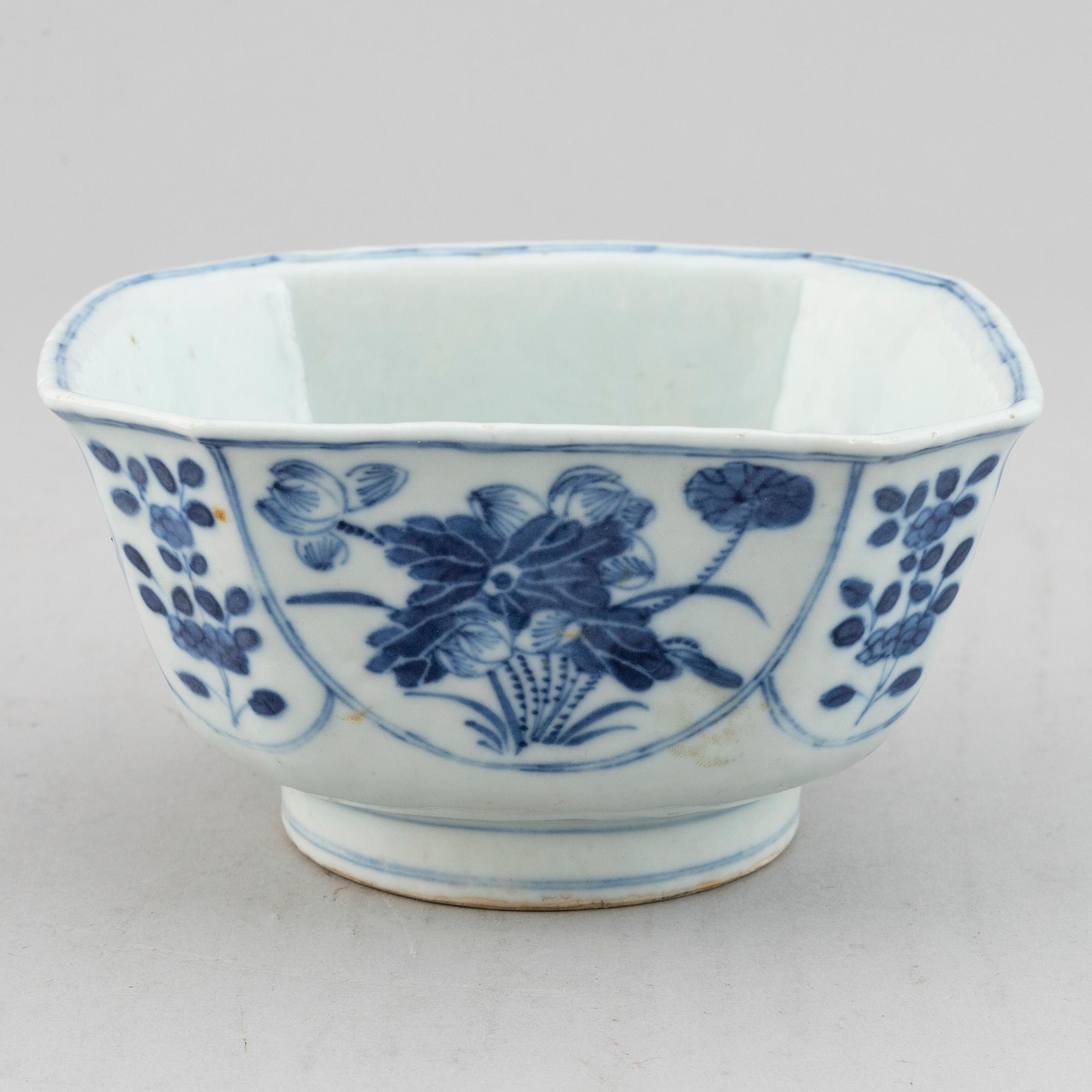 A blue and white bowl, Qing dynasty, 18th century.