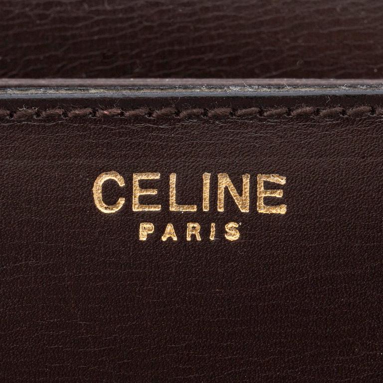 CÉLINE, a brown leather shoulderbag.