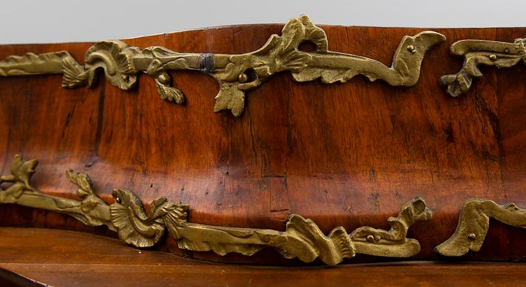 VITRINSKÅP, Louis XIV-stil, 1800-/1900-tal.