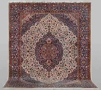 A carpet, Quum, ca 334 x 248 cm.