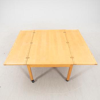 Børge Mogensen, an oak coffee table, model 5362, Fredericia Stolefabrik.