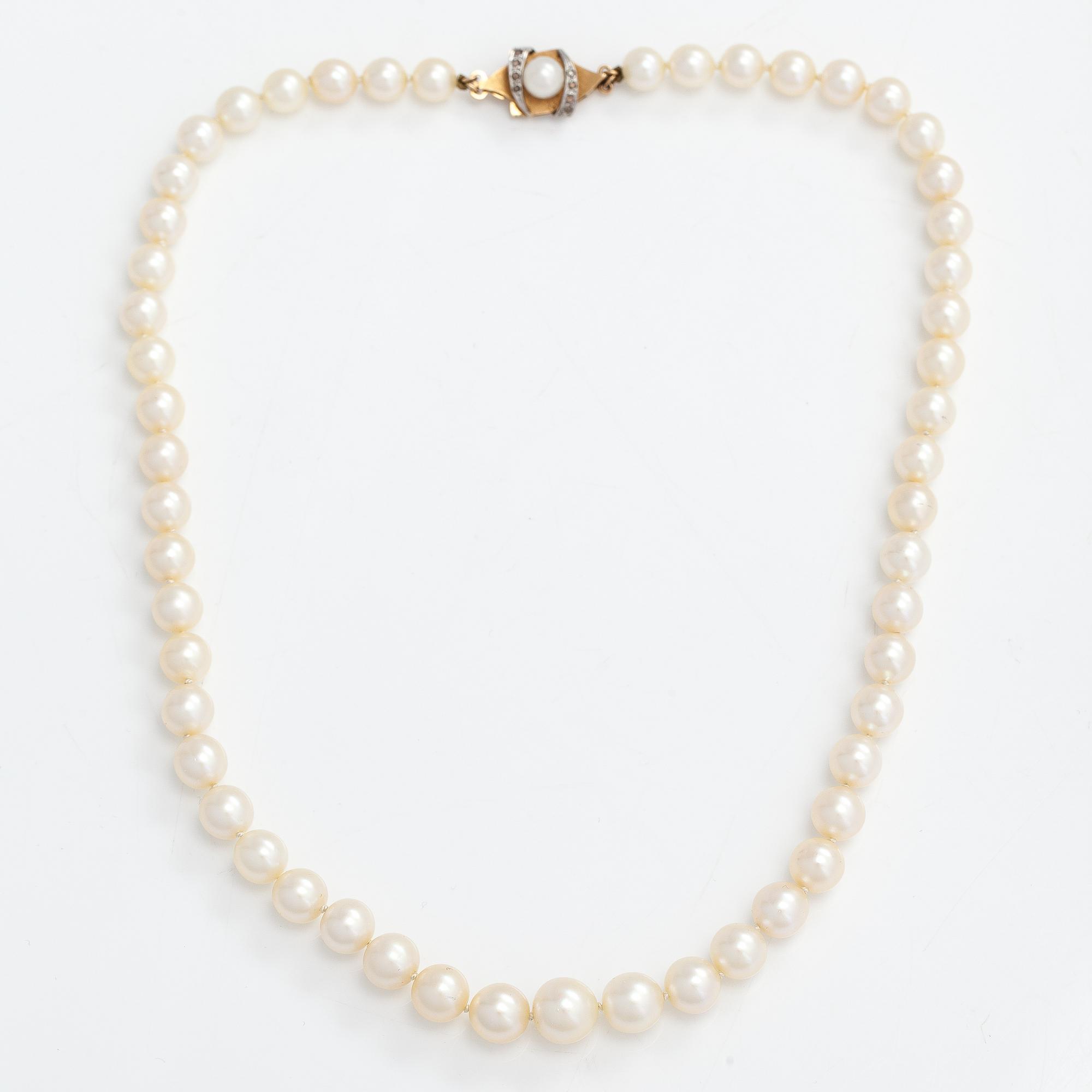 A pearl collier with cultured pearls, ca. 13K gold and rose-cut diamonds.