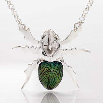 A stelring silver necklace "Rhinoceros beetle" with dichroic glass. Ru Runeberg 2019.