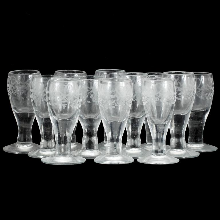 VINGLAS, 12 st, troligen 1800-tal.