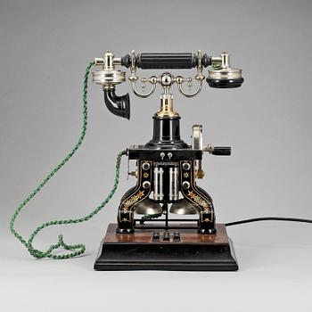 TELEFON, jubileumsmodell efter "Taxen", LM Ericsson. Sent 1900-tal.