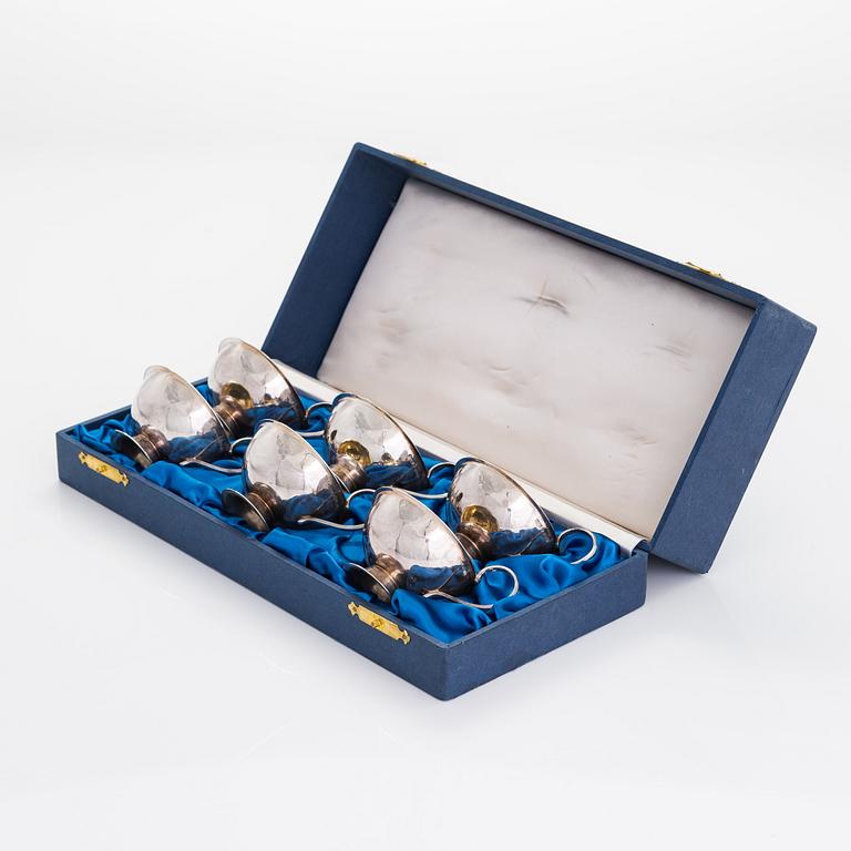 A set of six silver punsch cups in original lined box, Gundefeldt & Falk, Gothemburg 1961.