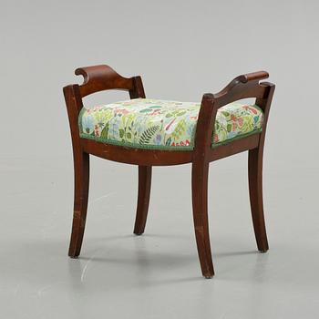 TABURETT, Karl Johan, 1800-talets första hälft.
