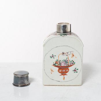 Tedosa och stekfat, kompaniporslin, Kina, Qingdynastin, 1700-tal.