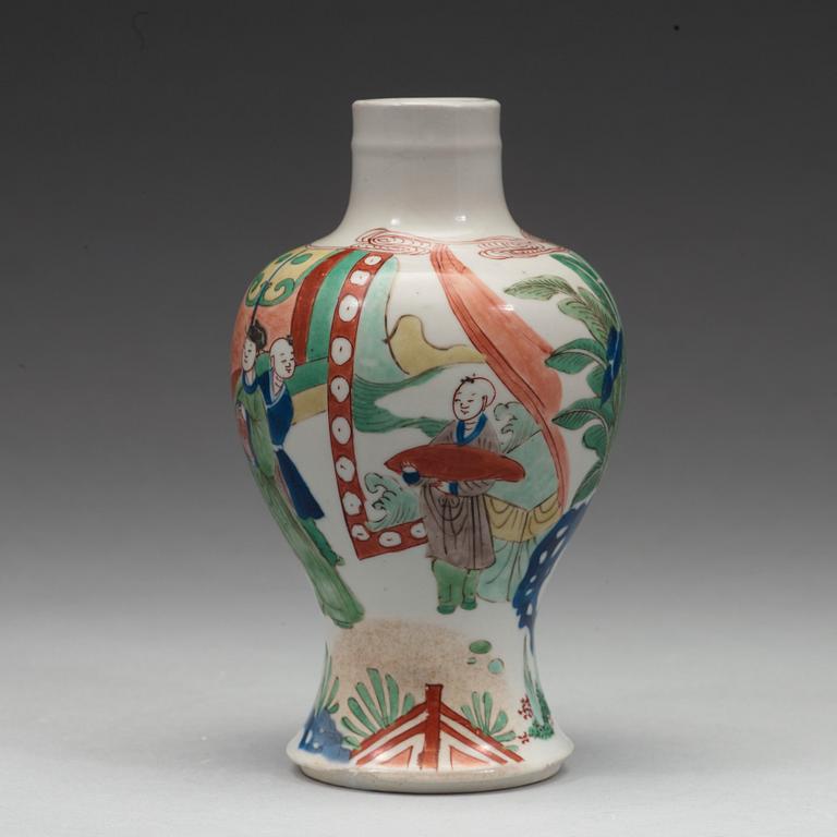 A famille verte vase, Qing dynasty, Kangxi (1662-1722).