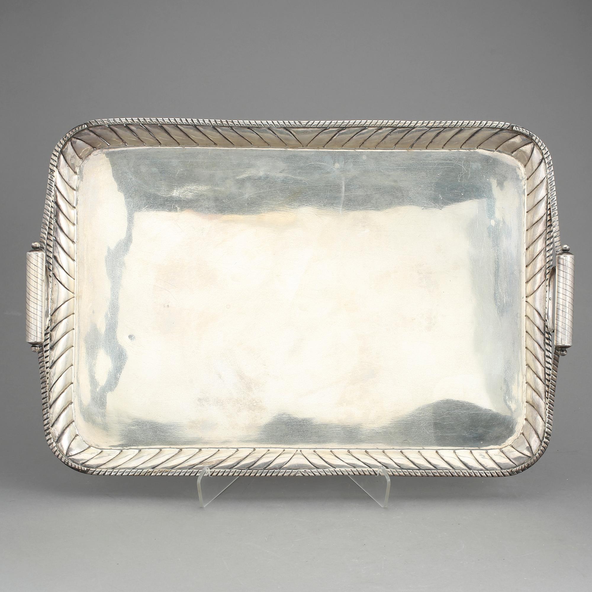 BRICKA, silver, troligen Baltikum, 1900-tal. Vikt  2160 g.