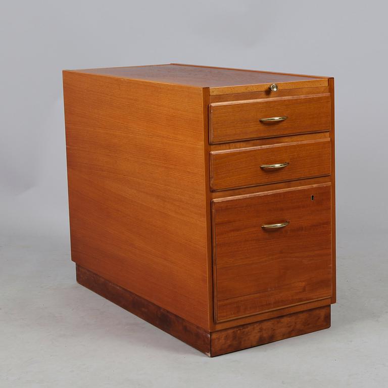 SKRIVBORD MED LÖS HURTS, David Rosén för NK, 1950-tal.