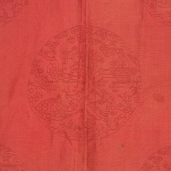 An embroidered Chinese silk robe, late Qing dynasty.