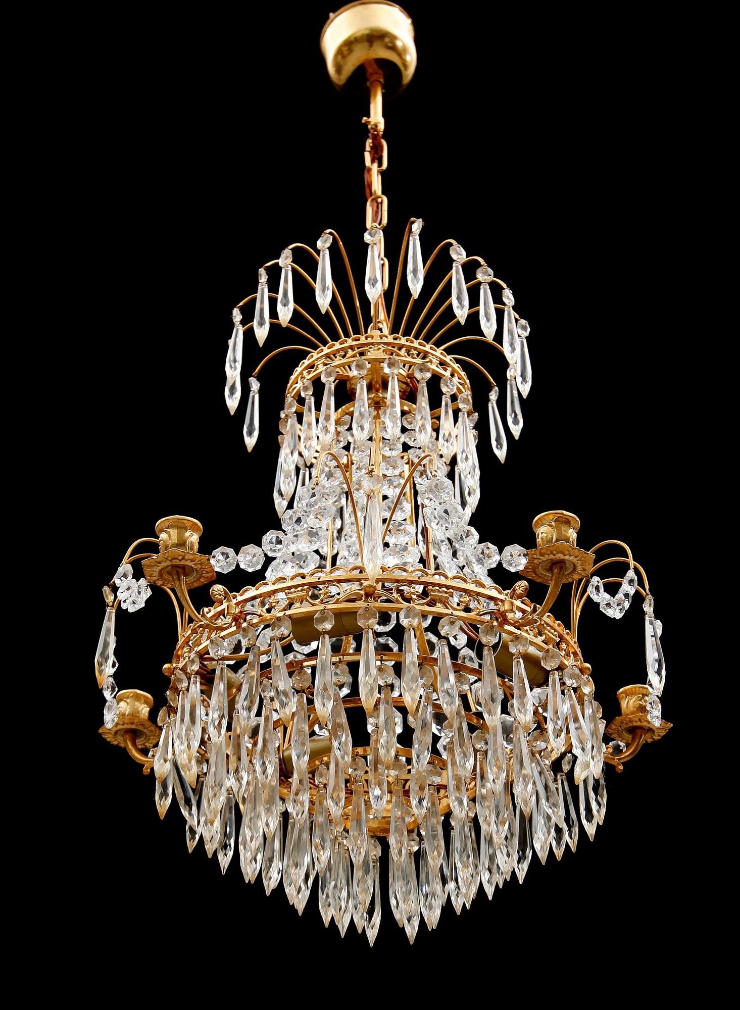 LJUSKRONA, gustaviansk stil, 1900-talets andra hälft. Höjd 54 cm.
