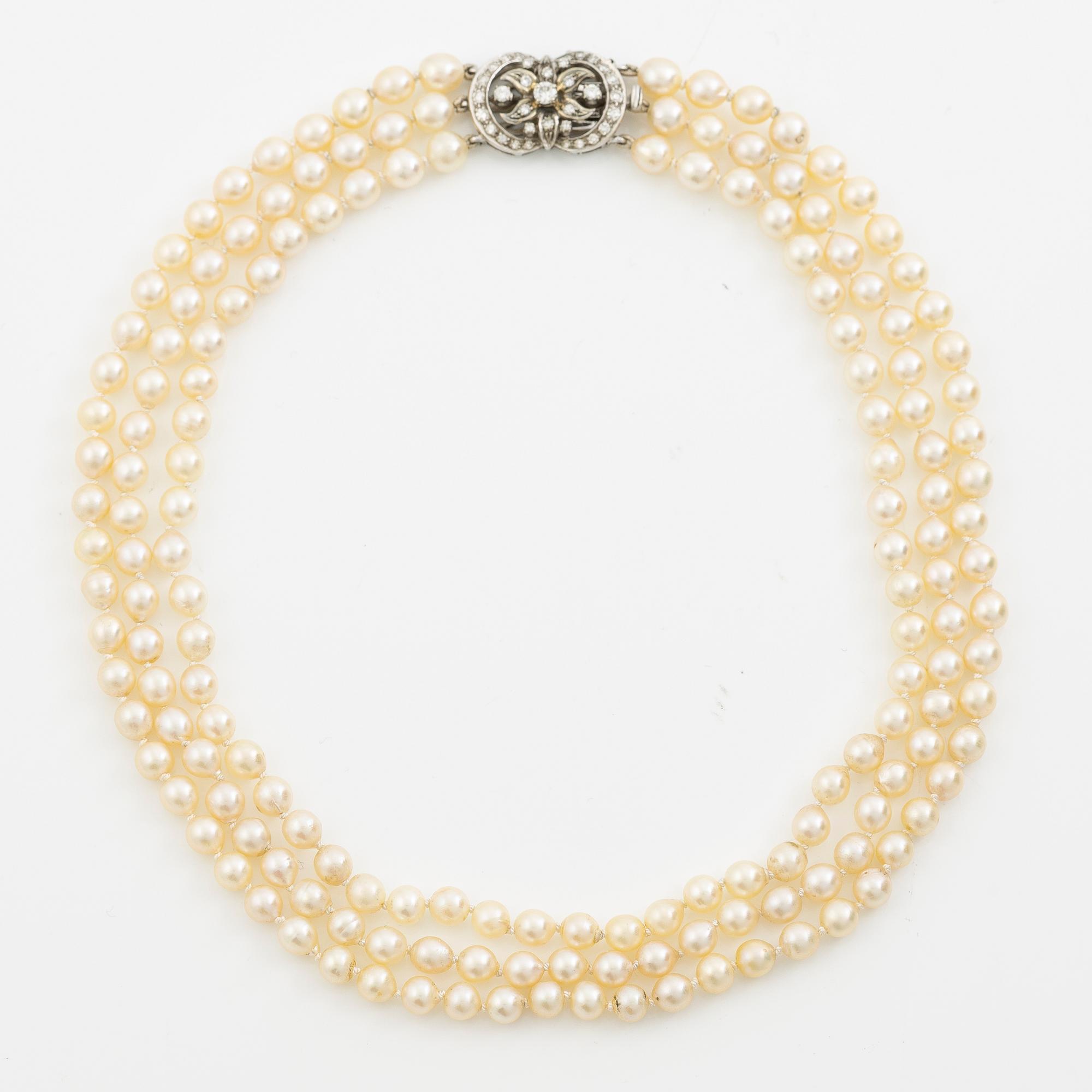 Necklace of cultured pearls, clasped in 18K gold with round brilliant-cut and eight-cut diamonds.