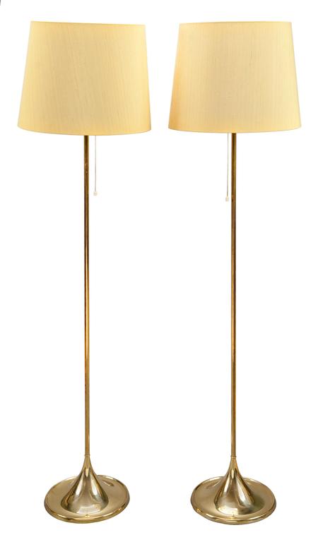 A PAIR OF FLOOR LAMPS,