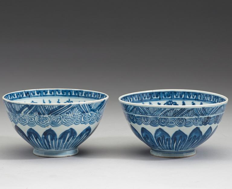 A pair of blue and white bowls, Qing dynasty, 18th century.