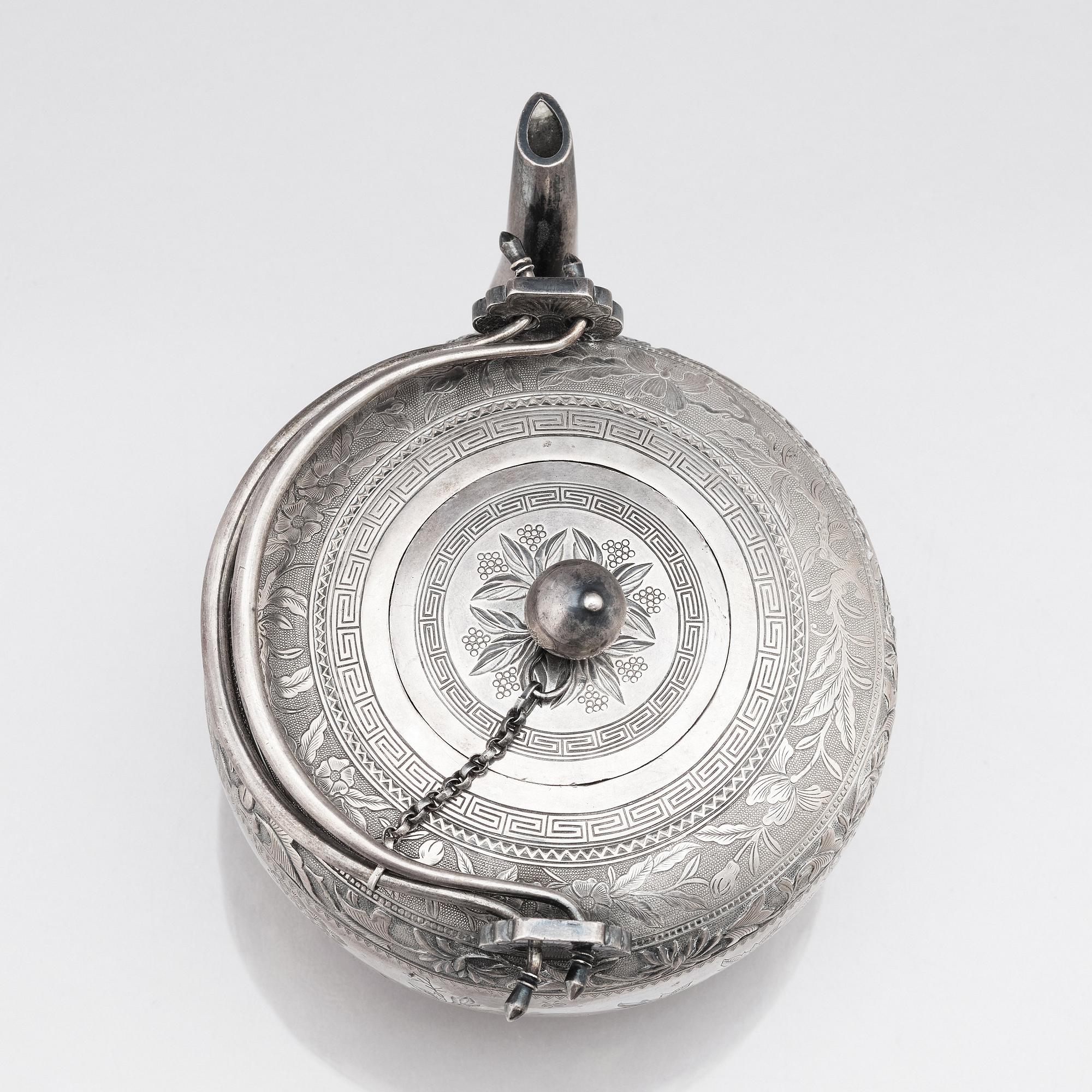 Tekanna med lock, silver. Qingdynastin (1664-1912).