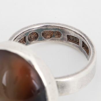 CECILIA JOHANSSON, a cabochon cut sardonyx ring made in Göteborg 1977.