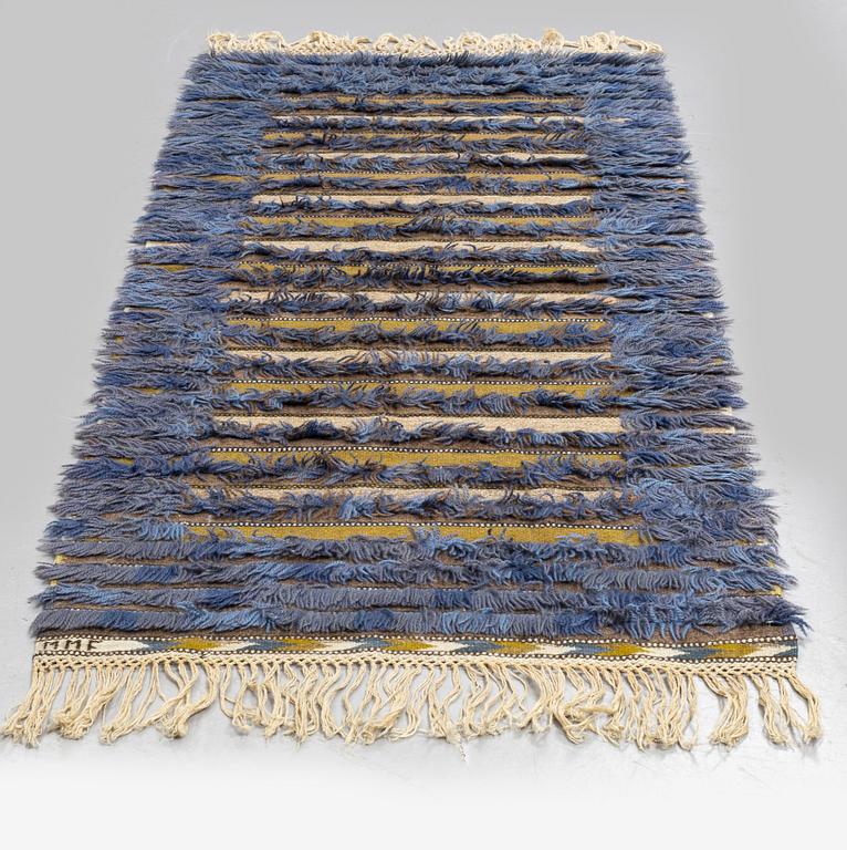 Märta Måås-Fjetterström, a carpet, "Blå Silverryan", knotted pile in relief, ca 201 x 96,5-97,5 cm, signed MMF.