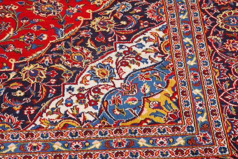 A KESHAN RUG, 401 x 300 cm.