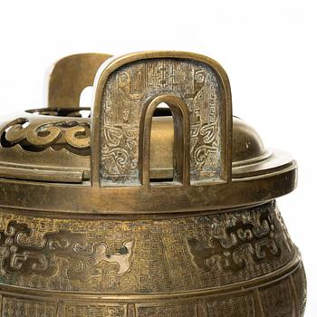 A large tripod copper alloy censer, 17th/18th Century.