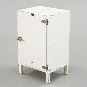 KYLSKÅP, "Iskol", Jersie Maskinsnedkeri Lille Skensved, 1900-tal.