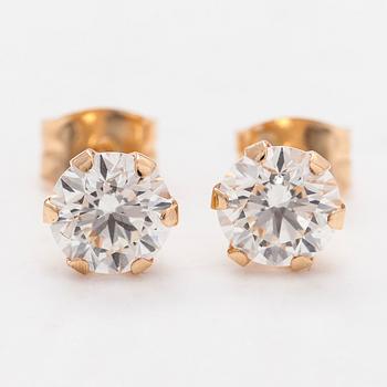 Örhängen, 14K guld och briljantslipade diamanter.