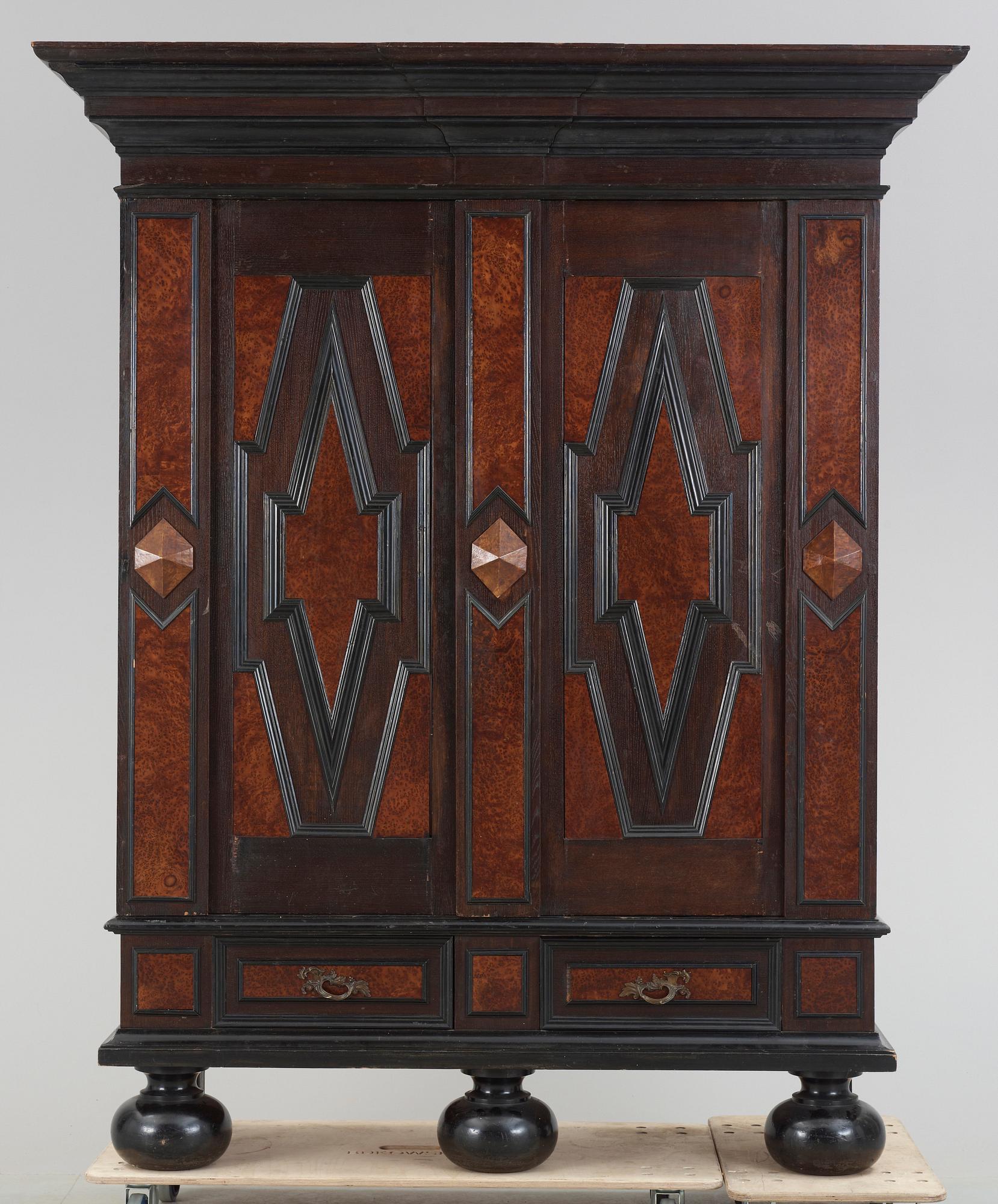 SKÅP, barockstil, med äldre delar, 1800-tal.