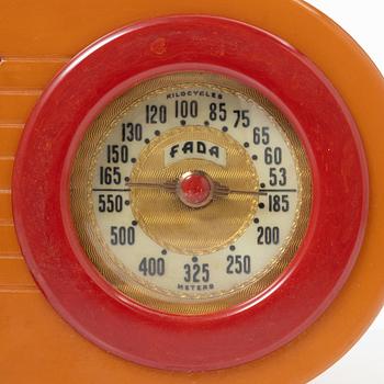 A Fada Streamliner "Bullet" radio model 1000, ca 1945.