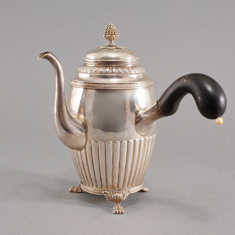 KAFFEKANNA, silver, Johan Petter Grönvall, Stockholm, 1827, vikt 693.