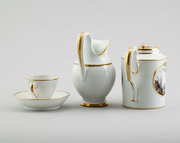 KAFFEKANNA, TILLBRINGARE SAMT KOPP MED FAT, porslin, empirestil, 1800-/1900-tal.