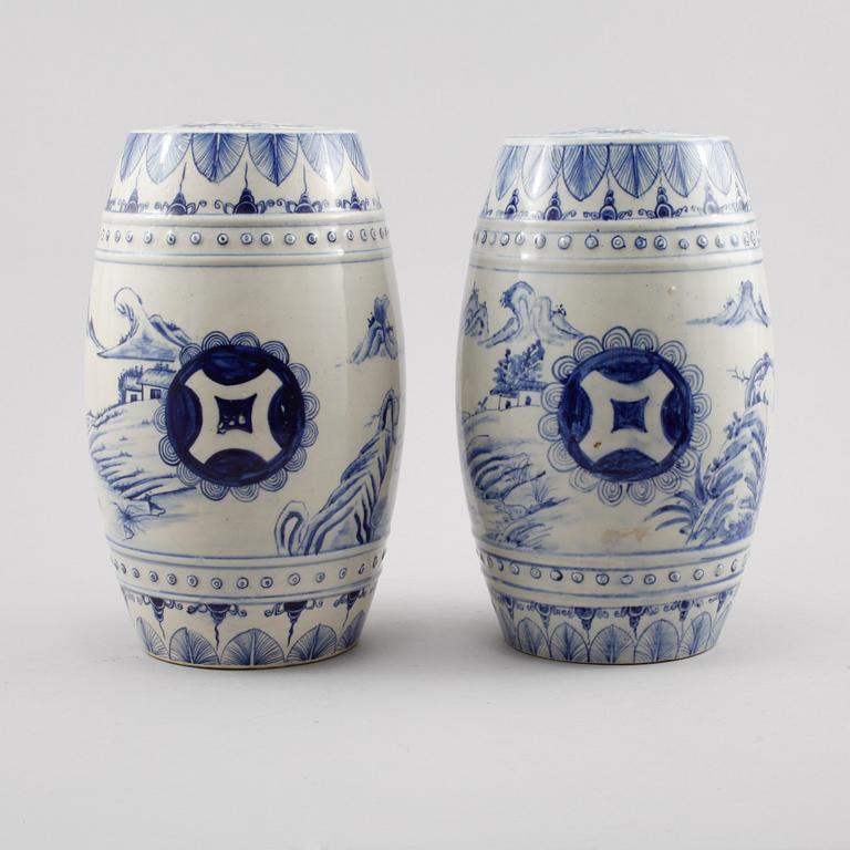 PALLAR, ett par, porslin, Kina, 1900-talets slut/modern tillverkning.